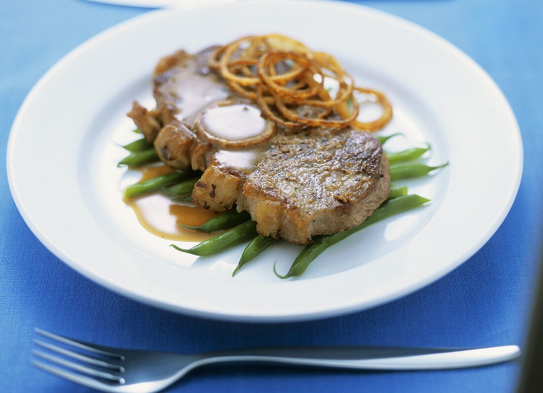 Steak with onions on green beans