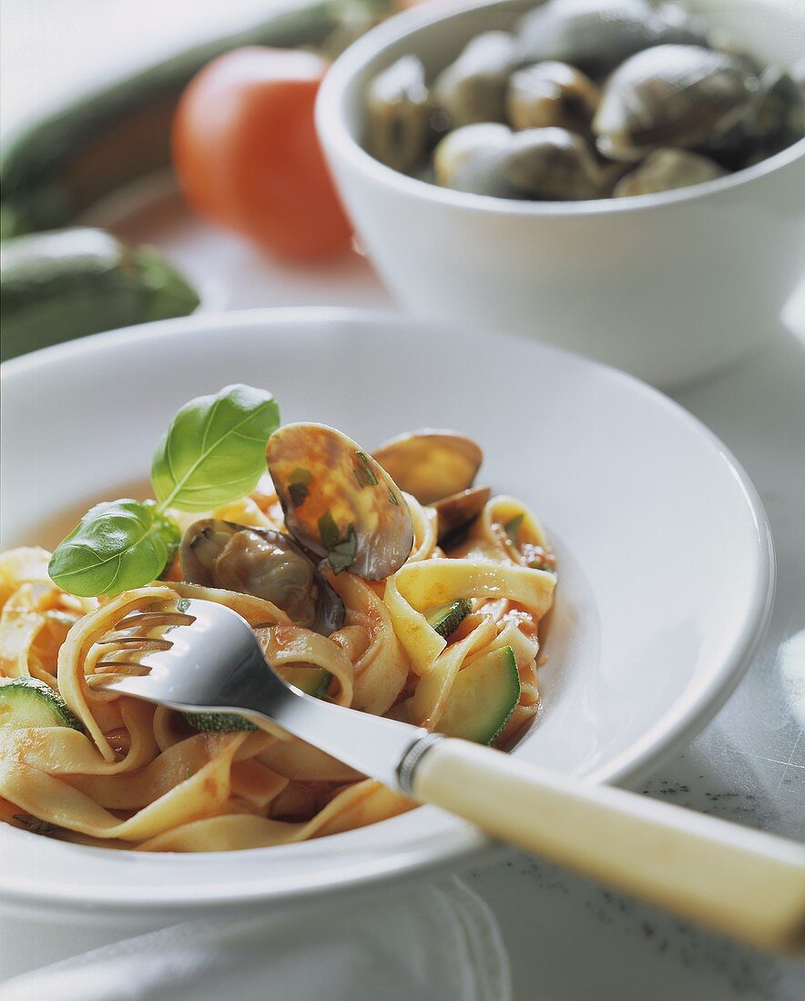 Tagliatelle orto e mare (Pasta with clams & vegetables)