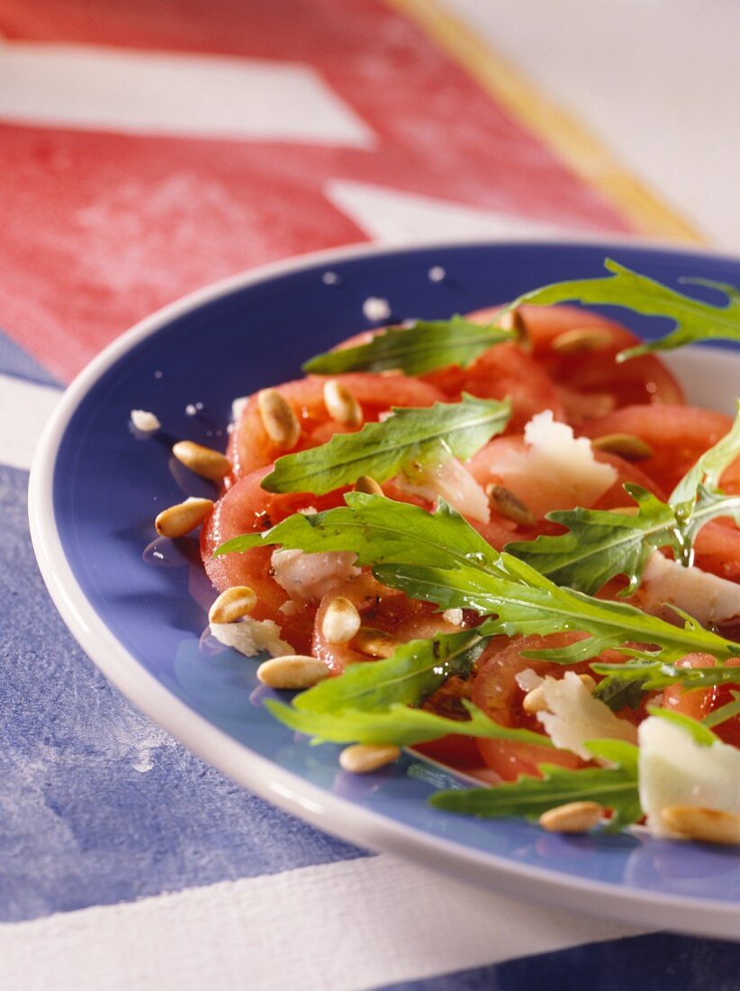 Tomatencarpaccio mit Rucola