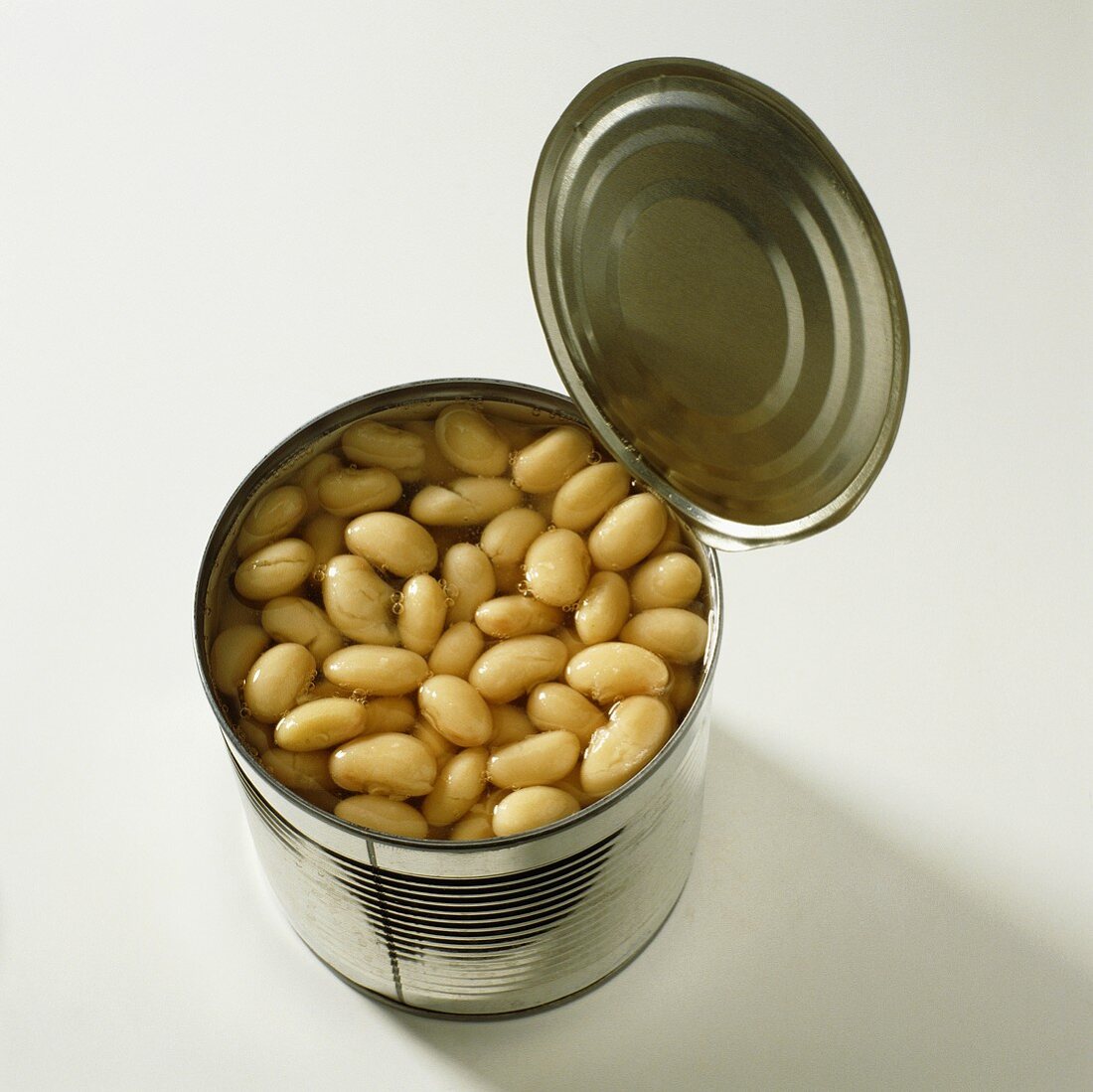 White beans in a tin