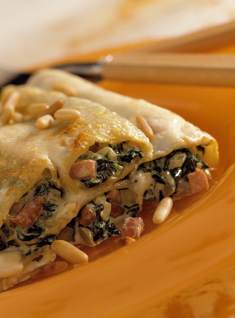 Cannelloni verdi (Cannelloni filled with spinach, Italy)