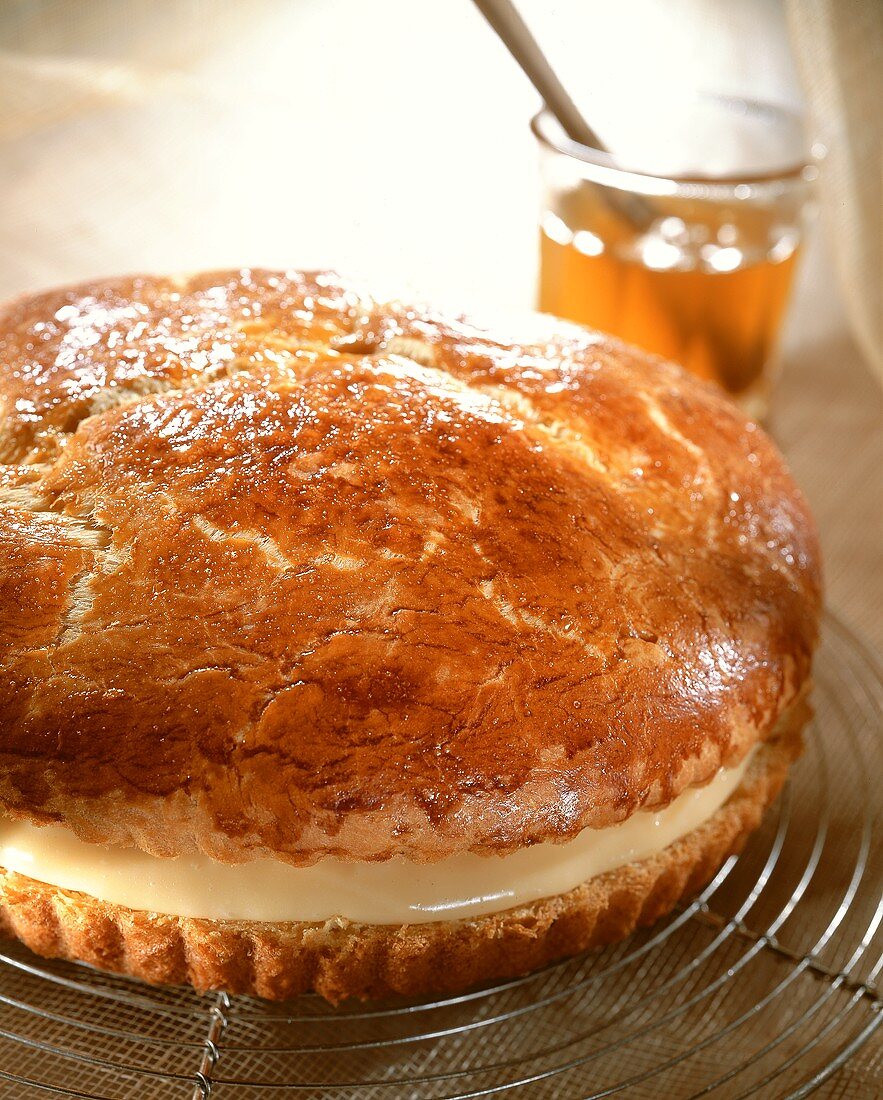 Brioche Tropezienne (Hefekuchen mit Vanillecreme)