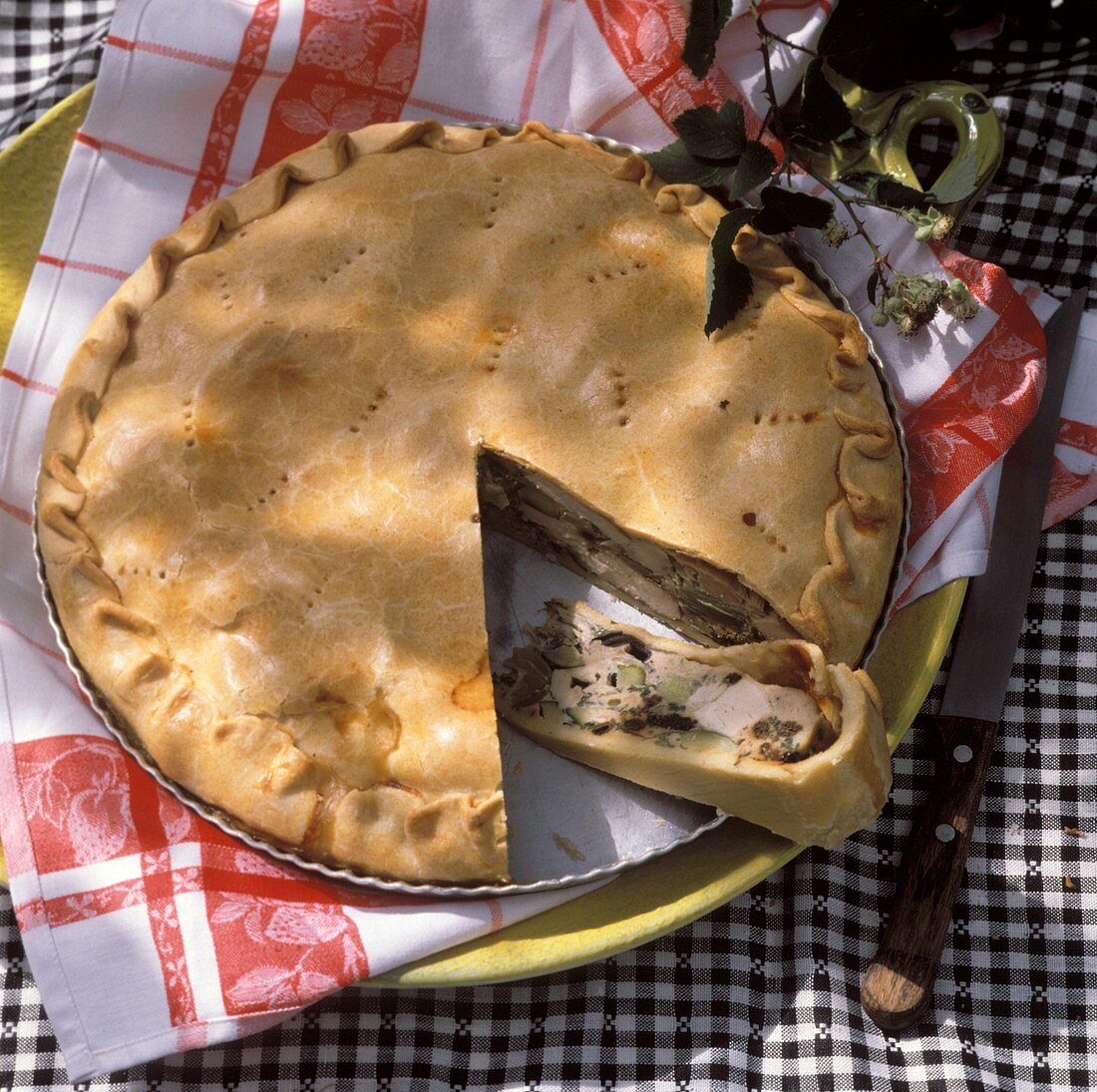 Kaninchen-Gemüse-Pie, angeschnitten