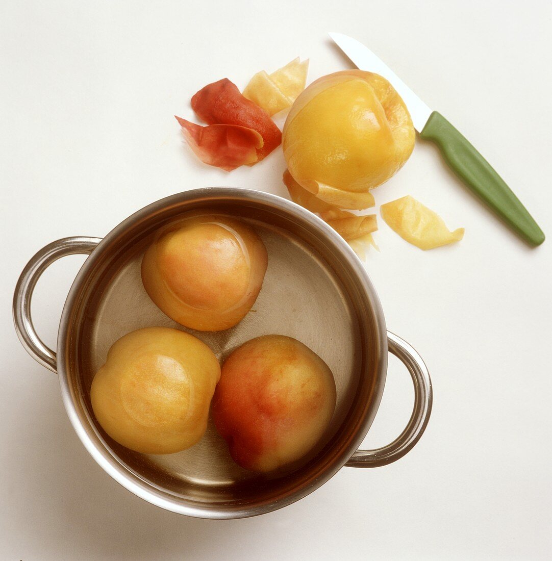 Pfirsiche häuten