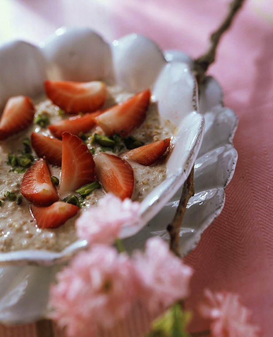 Frischkornmüsli mit Erdbeeren