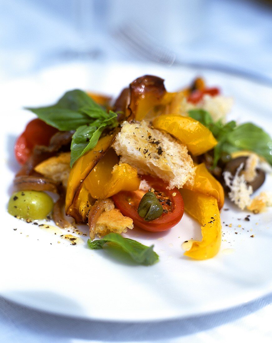 Panzanella (Brotsalat), Toskana, Italien