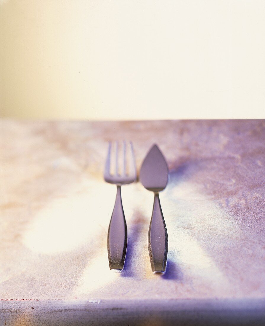 Fish cutlery, one setting