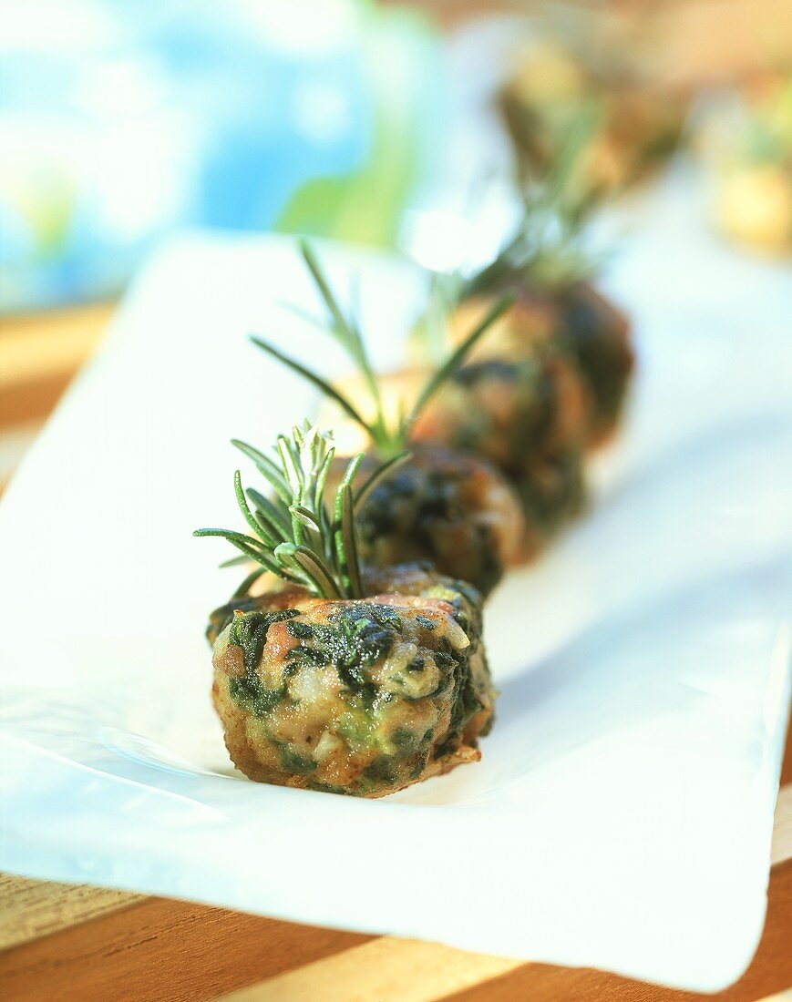 Zucchini-Krabben-Bällchen mit Kräutern