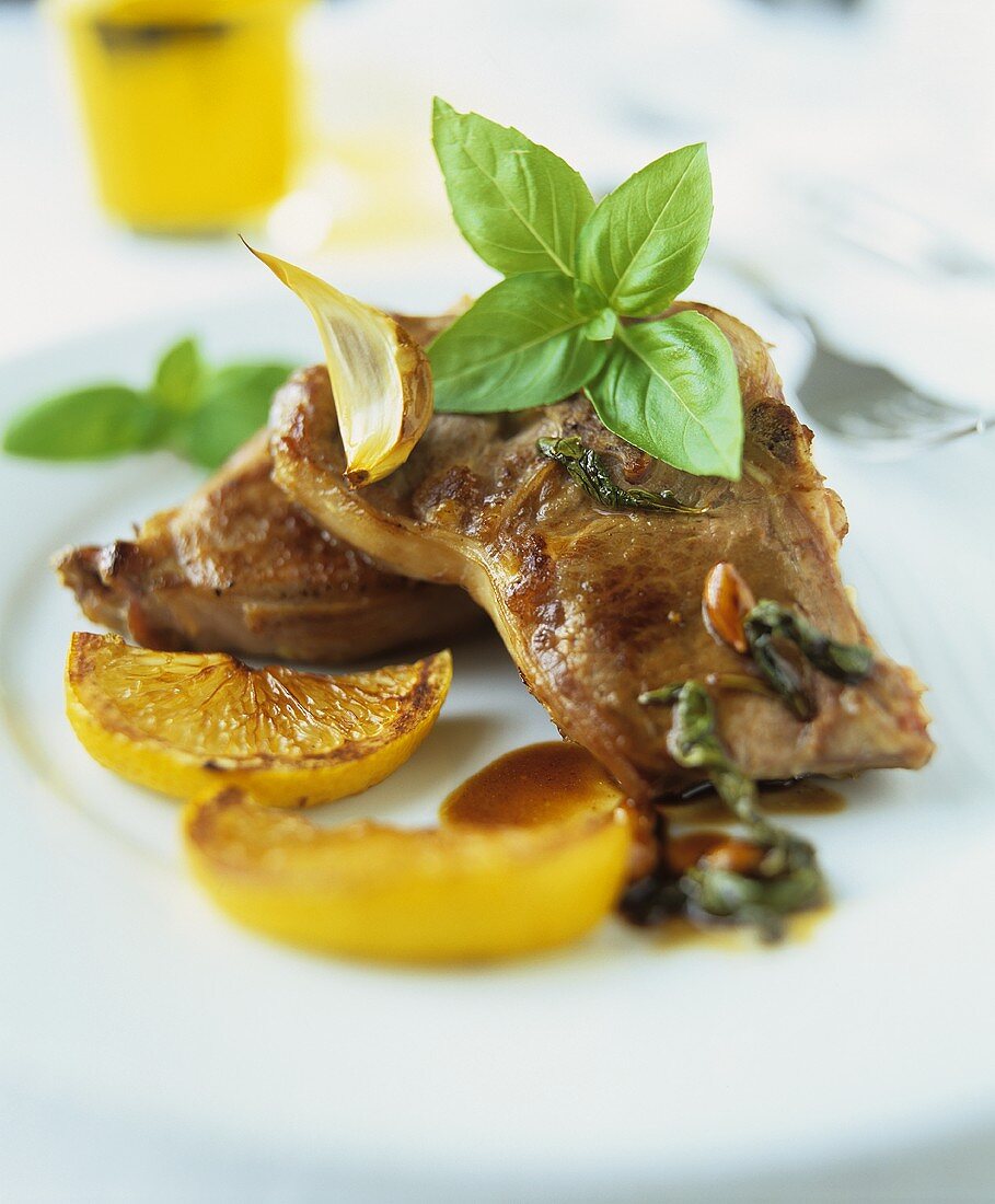 Agnello arrosto (Gebratene Lammkoteletts mit Zitrone)