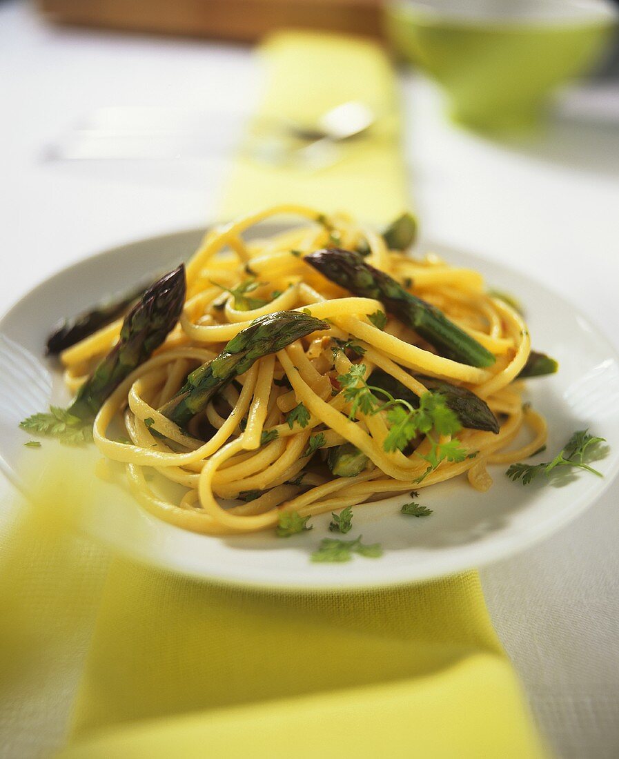 Linguine agli asparagi verdi (Linguine mit grünem Spargel)