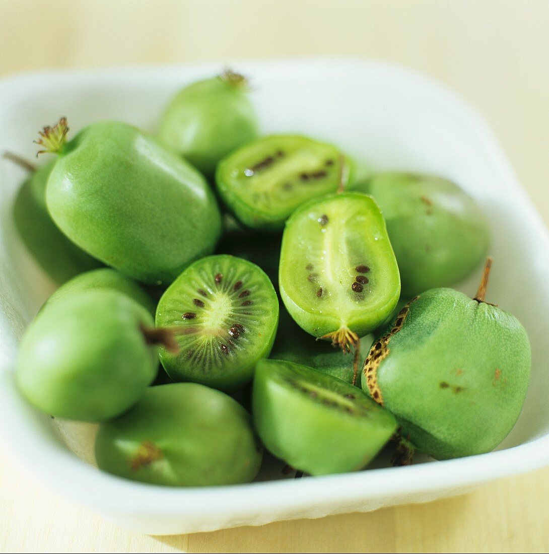 Mini-kiwis (kiwino) in a bowl