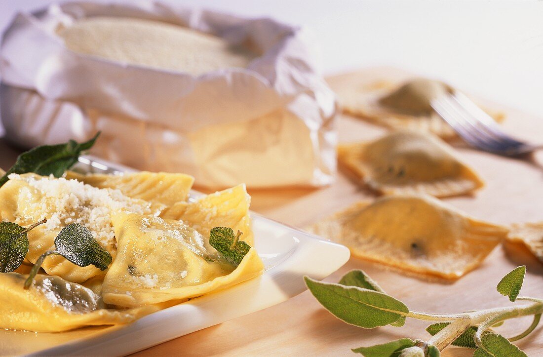 Ravioli burro e salvia (Ravioli with sage butter and Parmesan)