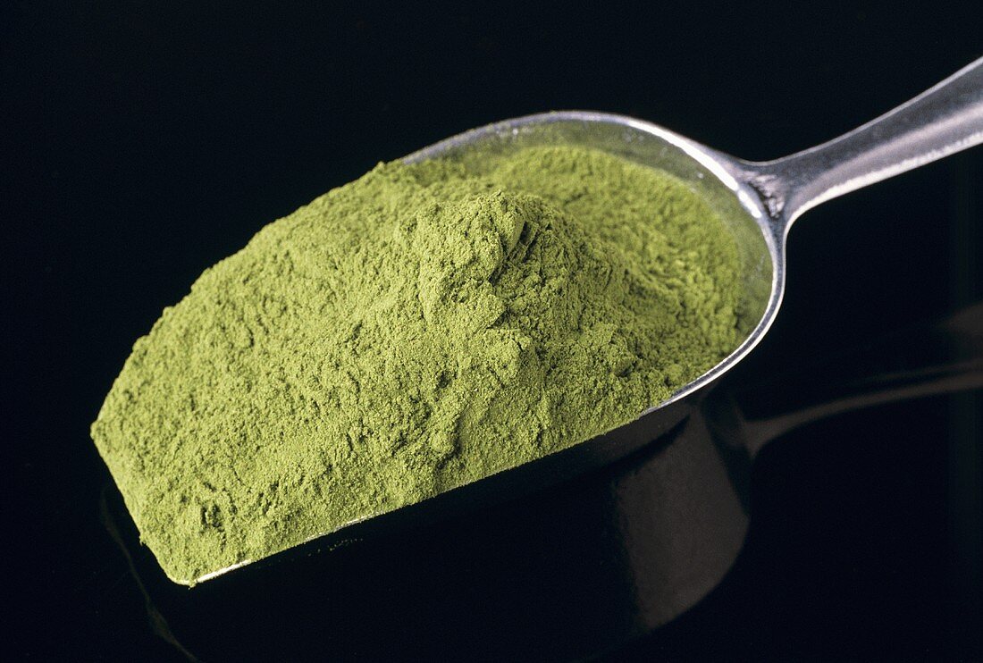 Spinach powder (flavour enhancer and colouring agent)