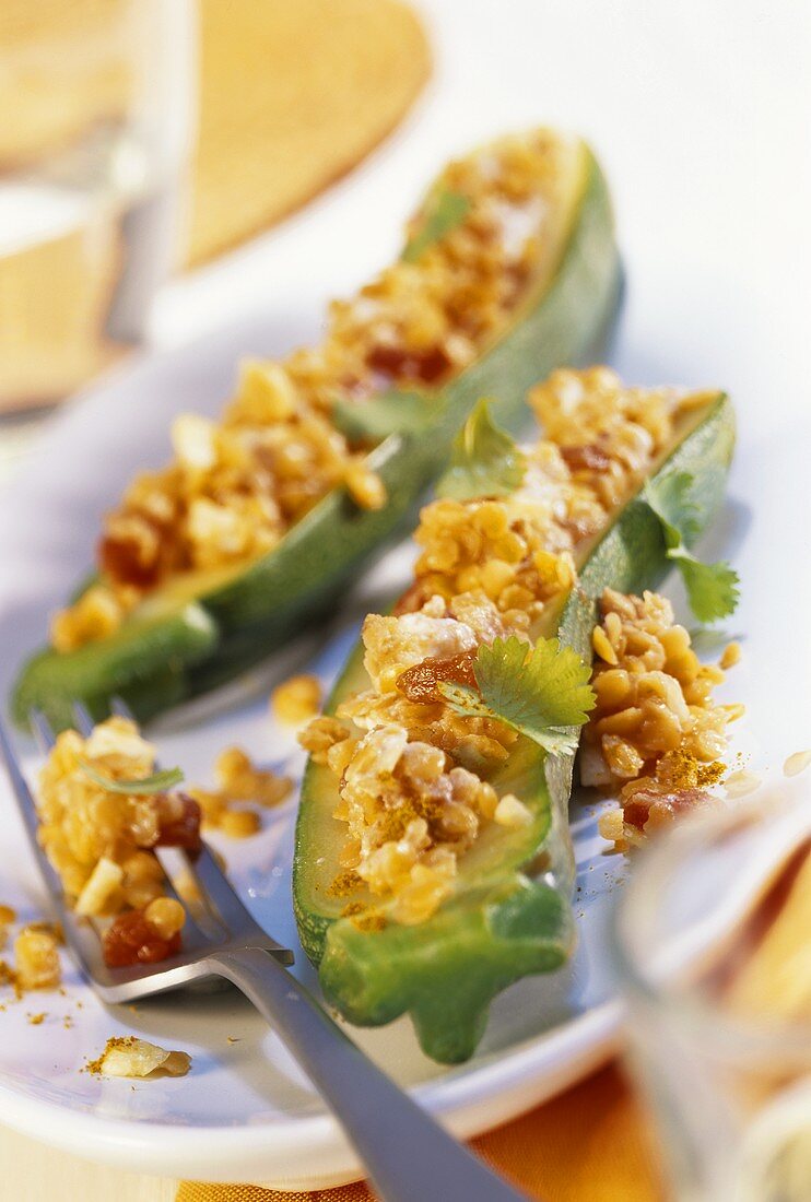 Stuffed courgettes with curried lentils