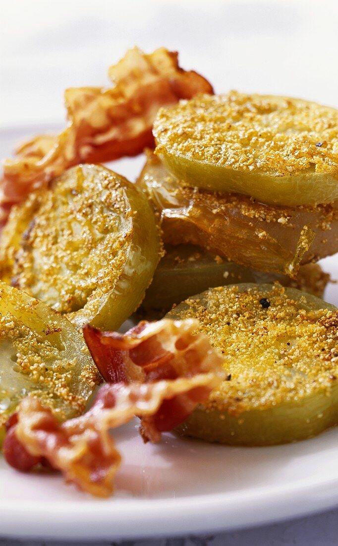 Fried green tomatoes with bacon