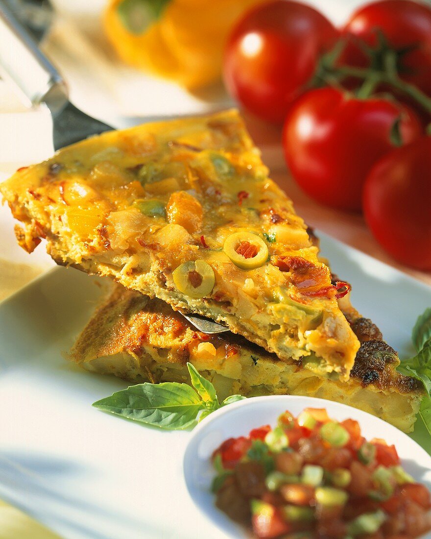 Gemüsefrittata mit Tomatensalsa