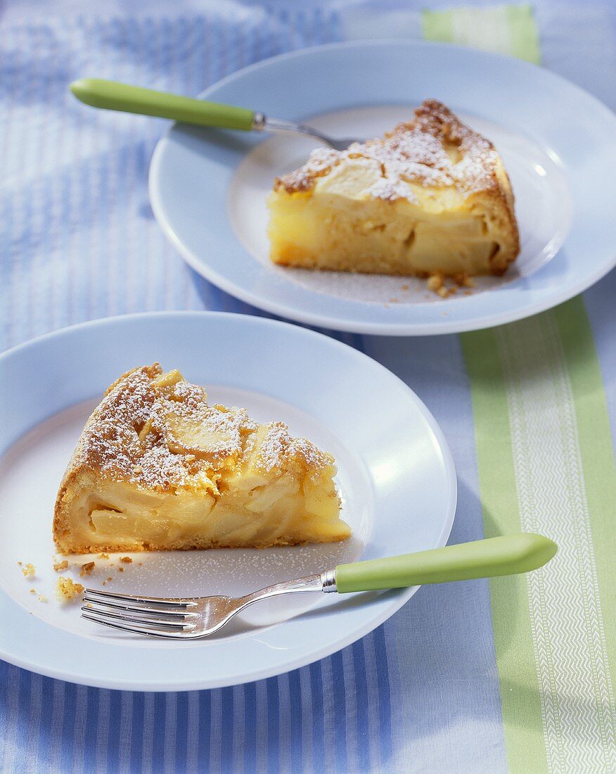 Zwei Stück Apfelkuchen