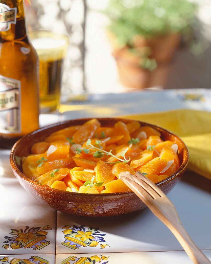 Ensalada de Zanahorias (spanischer Möhrensalat mit Majoran)
