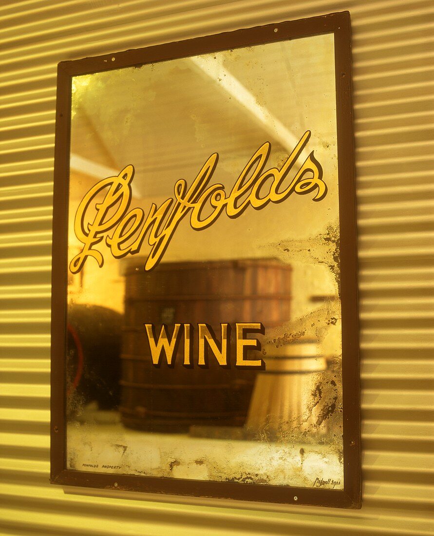 Spiegel im Weinkeller des Penfold's Weinguts, Südaustralien