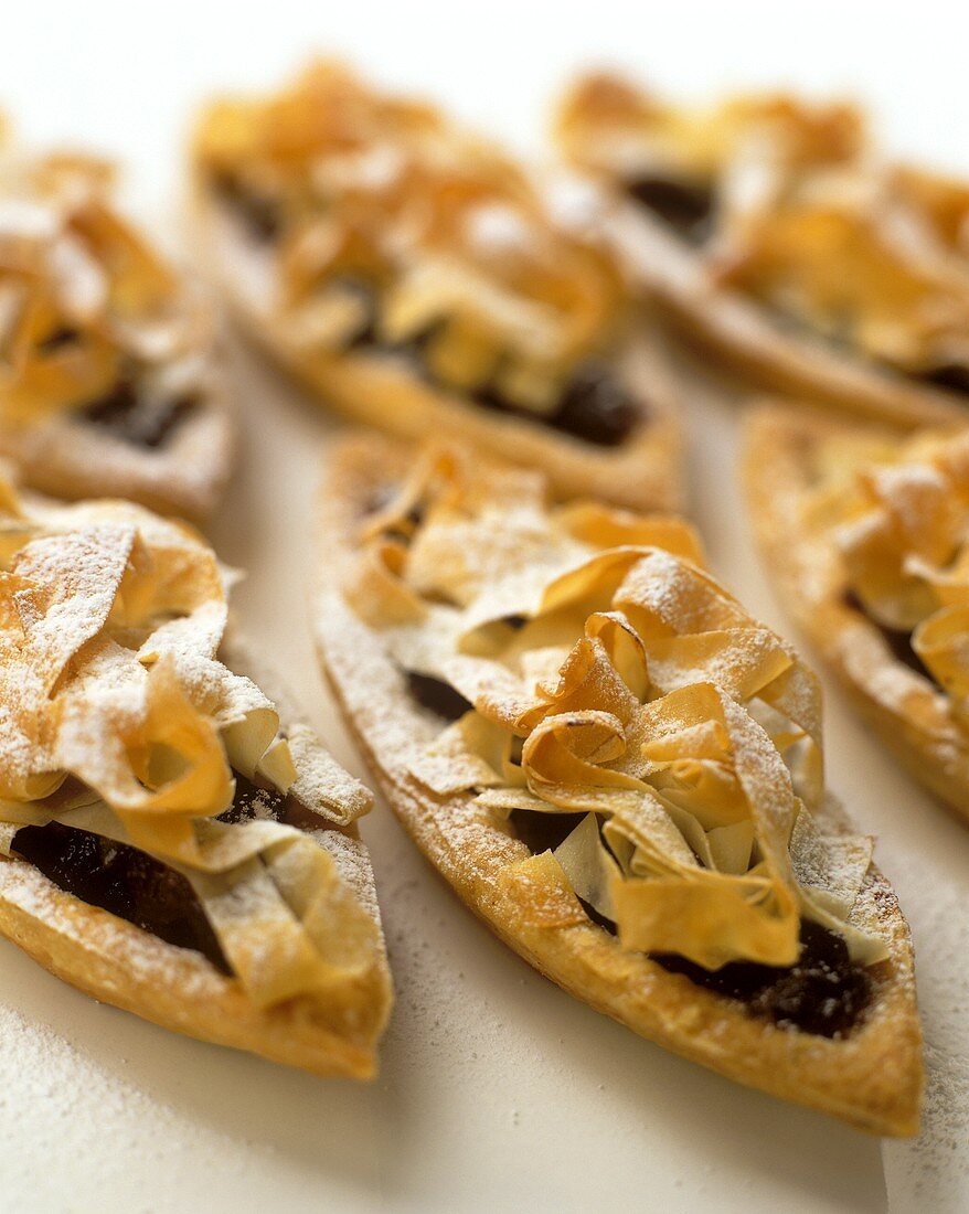 Pastry boats with mincemeat filling
