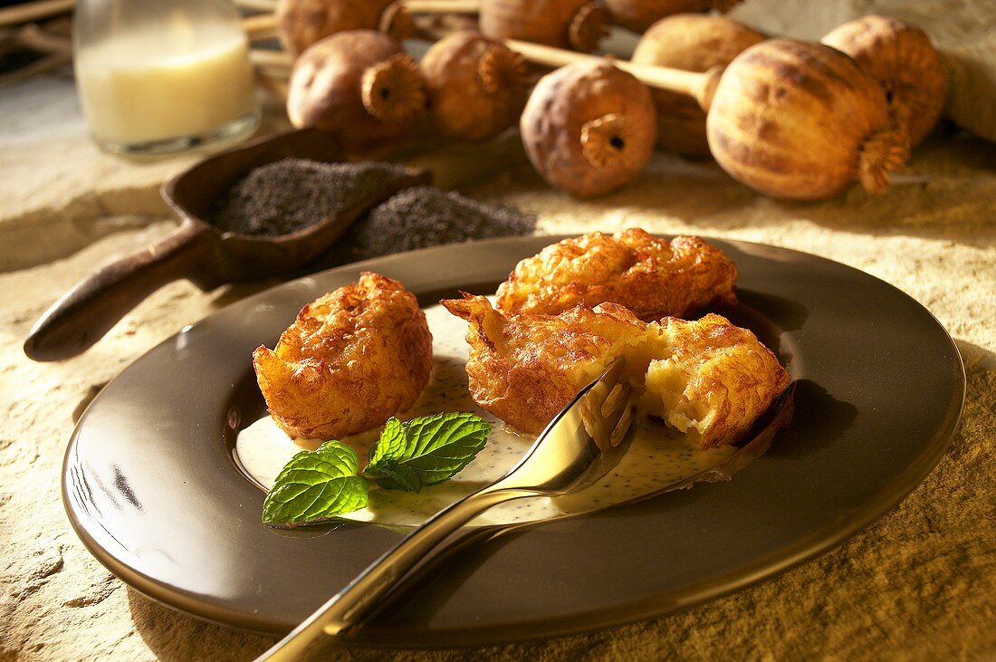 Ausgebackene Kartoffelnocken mit Mohn-Sahne-Sauce