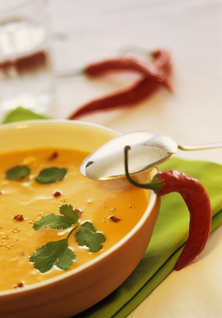 Kürbissuppe mit Chili