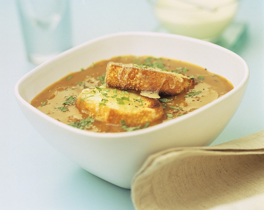 Lentil soup with toasted cheese croutes