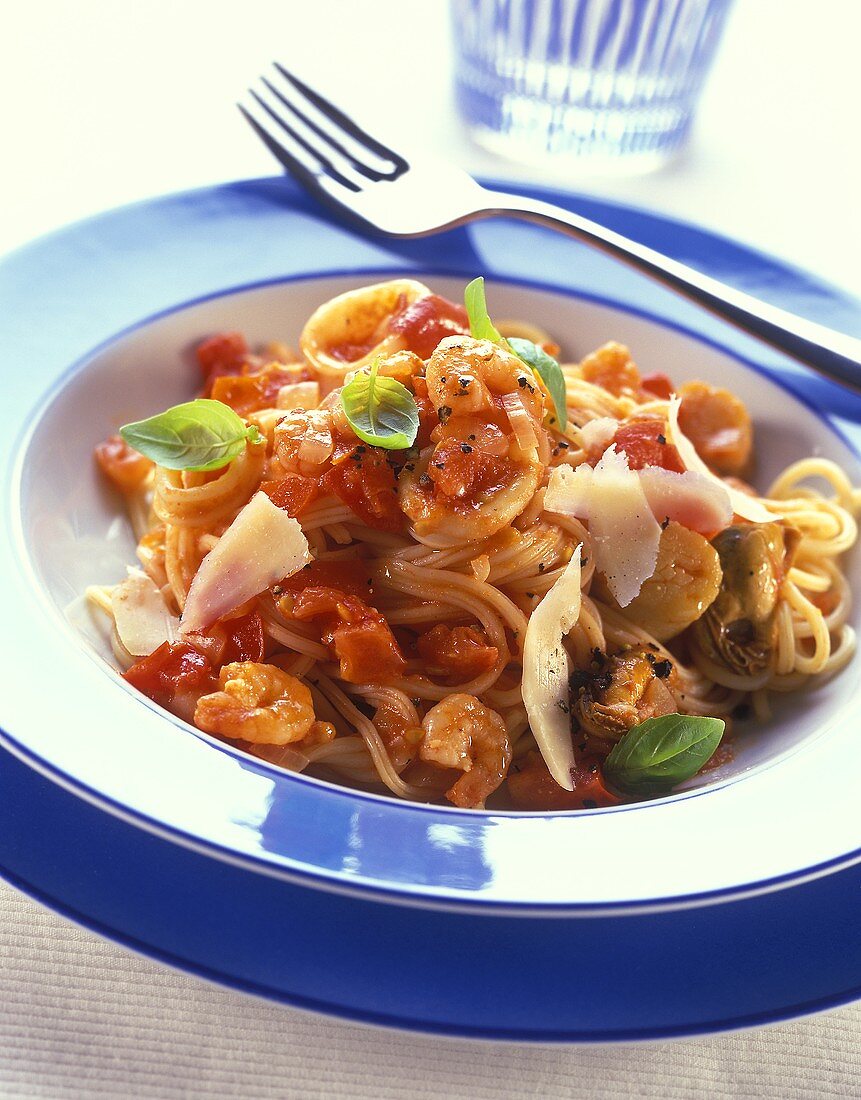 Pasta alla Porto Venere (Nudeln mit Meeresfrüchten & Tomaten)