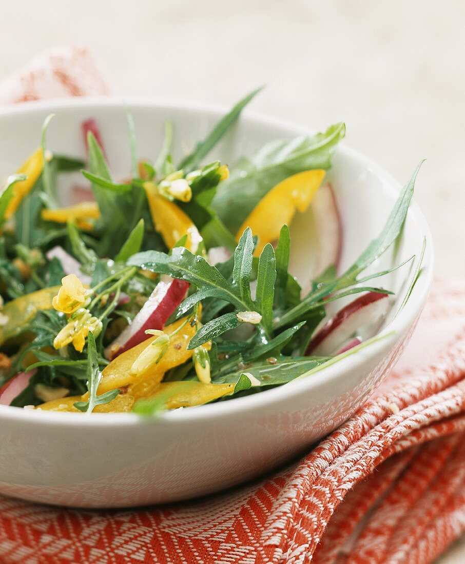 Rocket and pepper salad with nut oil