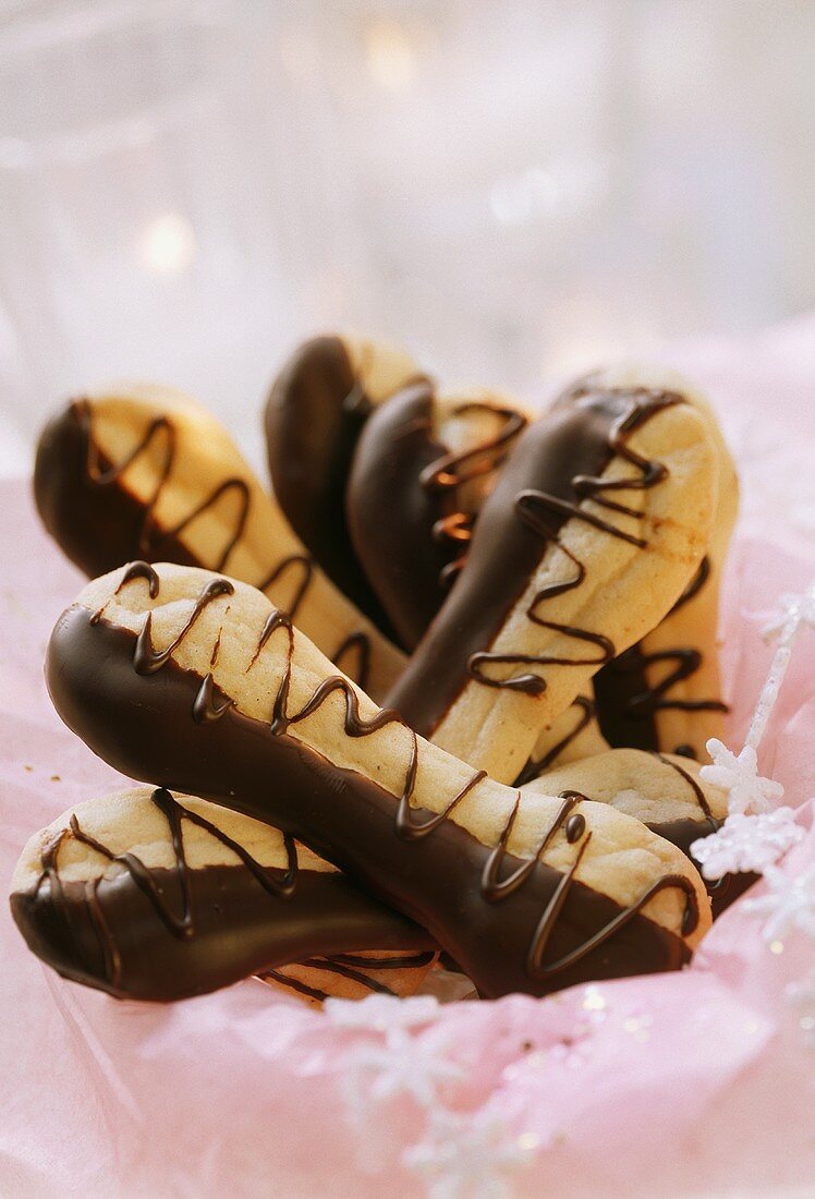 Cat's tongues in biscuit dough