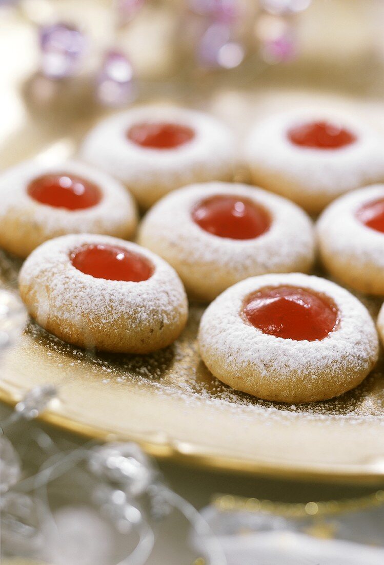 Weihnachtsplätzchen mit Marmeladenfüllung