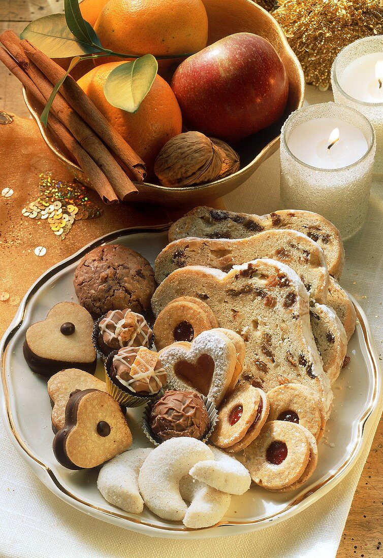 Biscuit plate with Christmas biscuits, sweets, Stollen