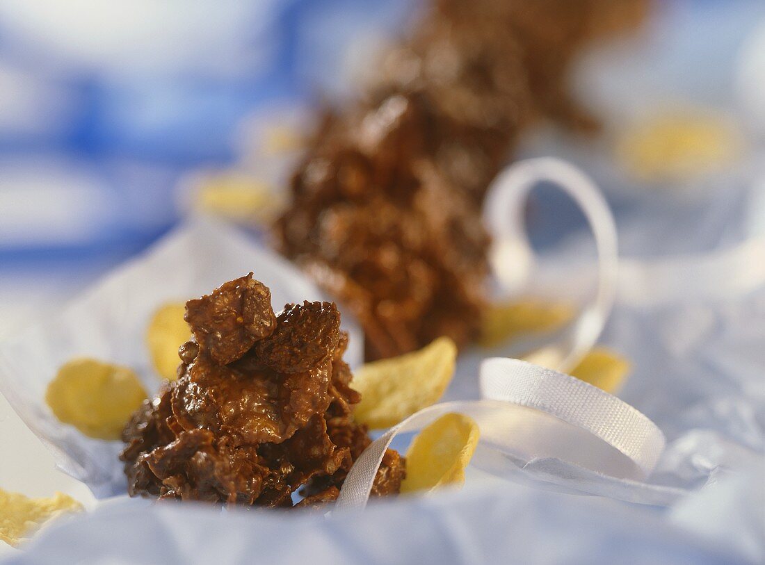 Chocolate crispies (with cornflakes and dried fruit)
