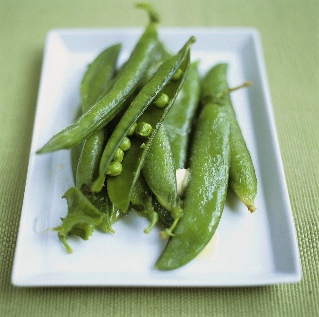 Lightly steamed pea pods