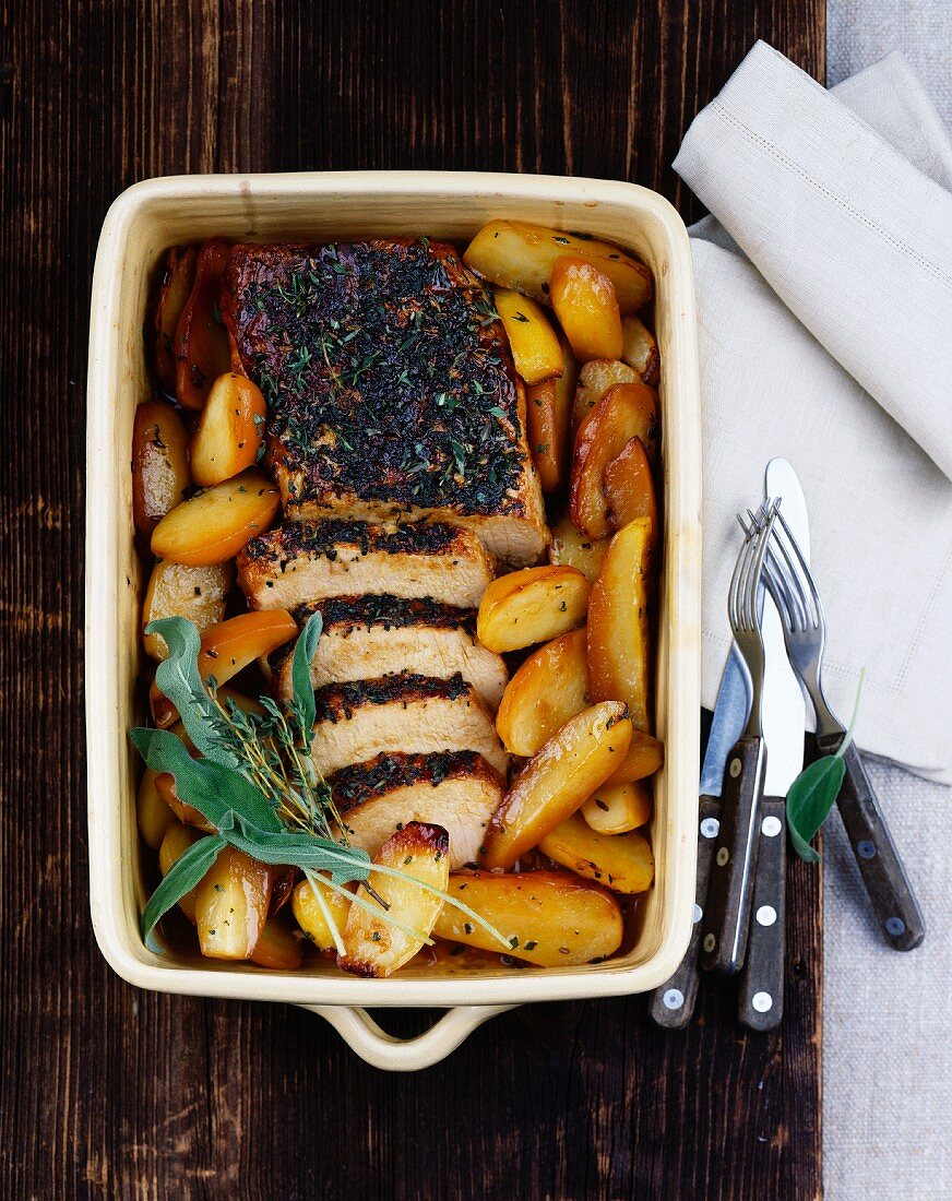 Schweinebraten mit Kräuterkruste