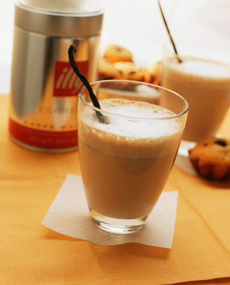 Vanille-Milchkaffee im Glas