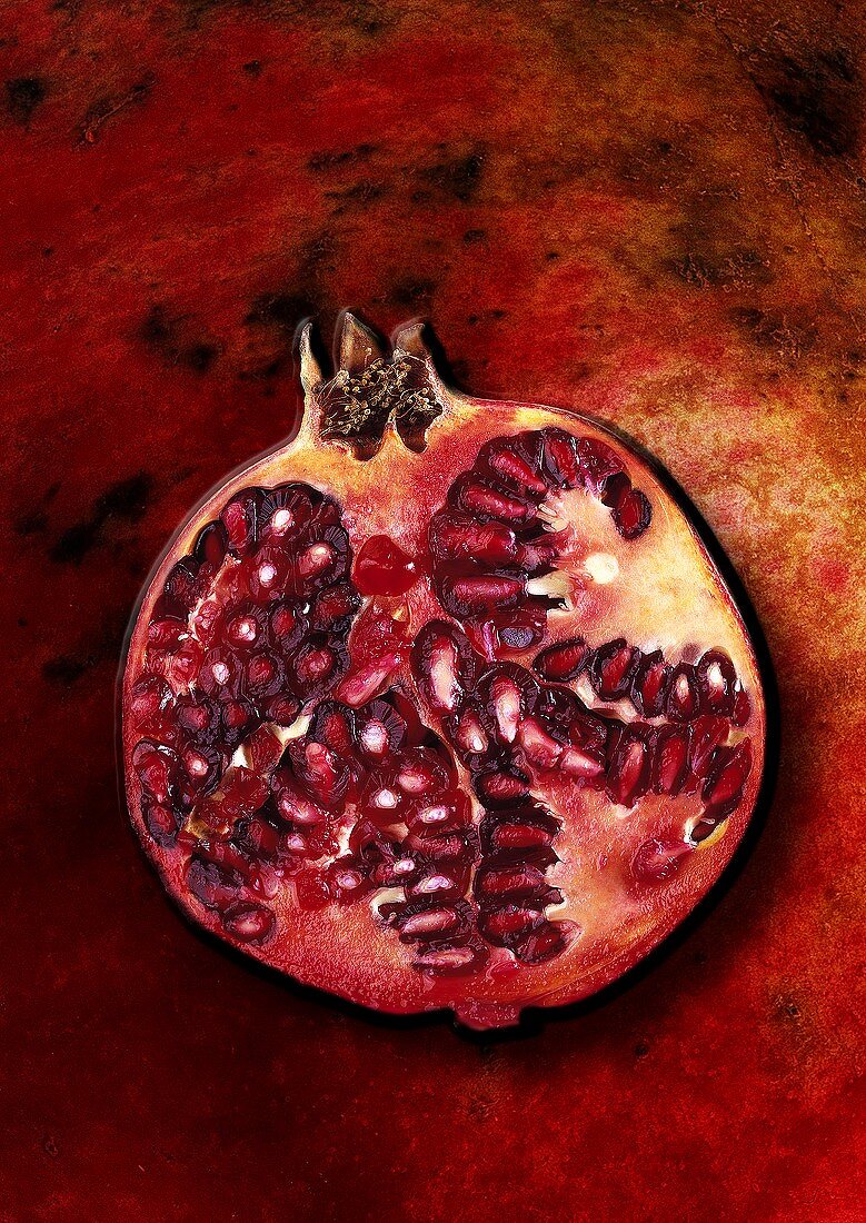 Half a pomegranate, background: enlarged pomegranate