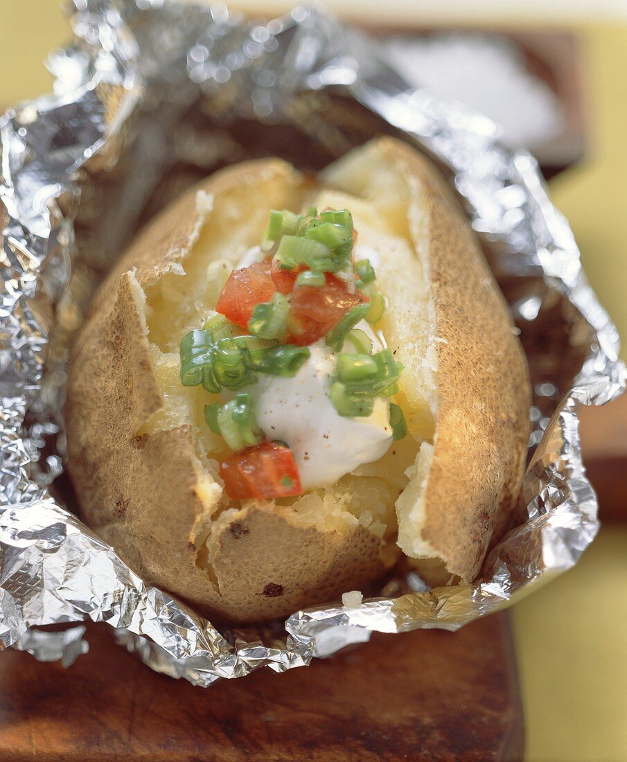 Baked Potatoe mit Creme fraiche und Schnittlauch