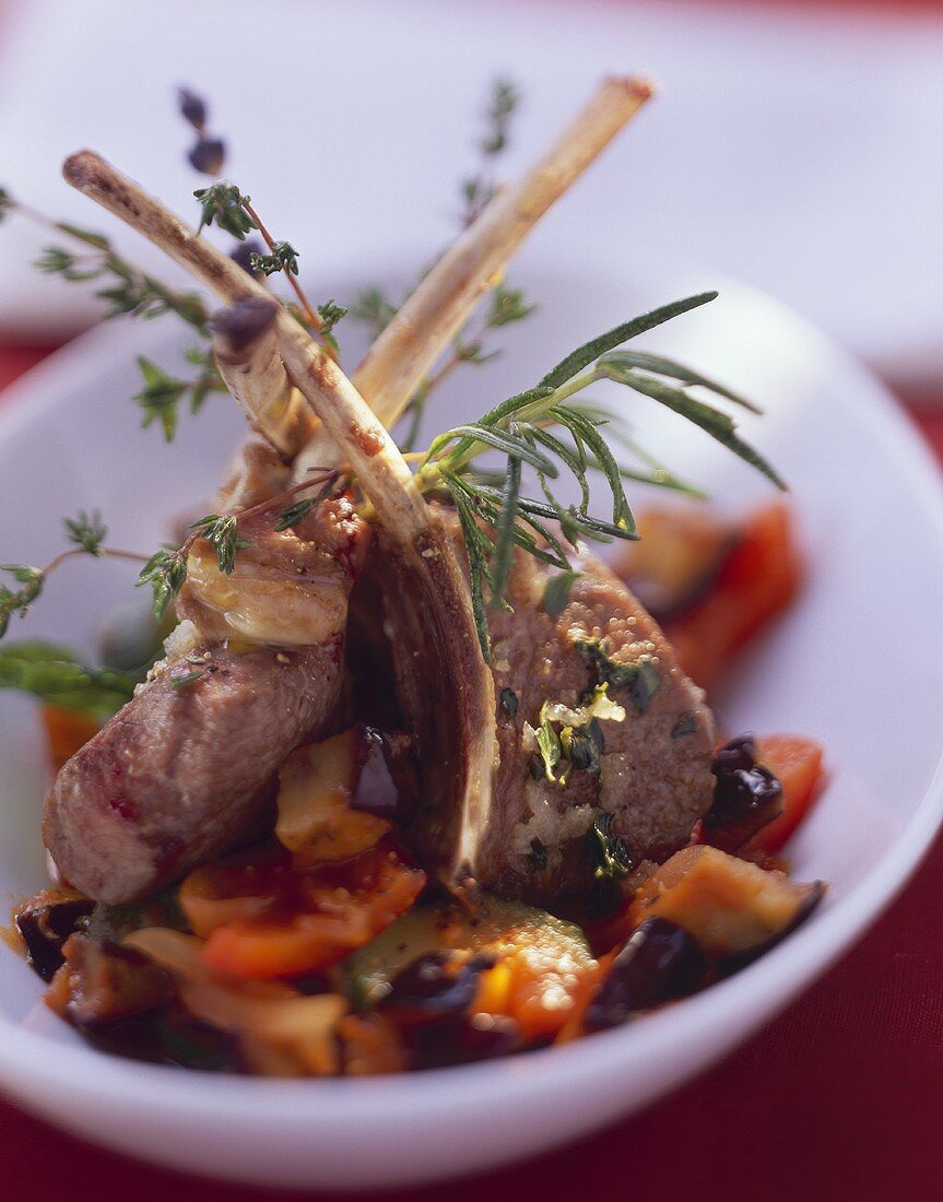 Lamb chops with herbs and Mediterranean vegetables