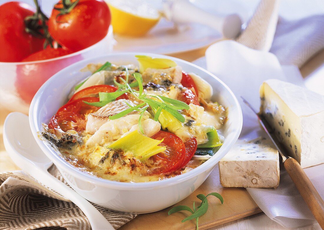 Pike-perch gratin with leeks and tomatoes