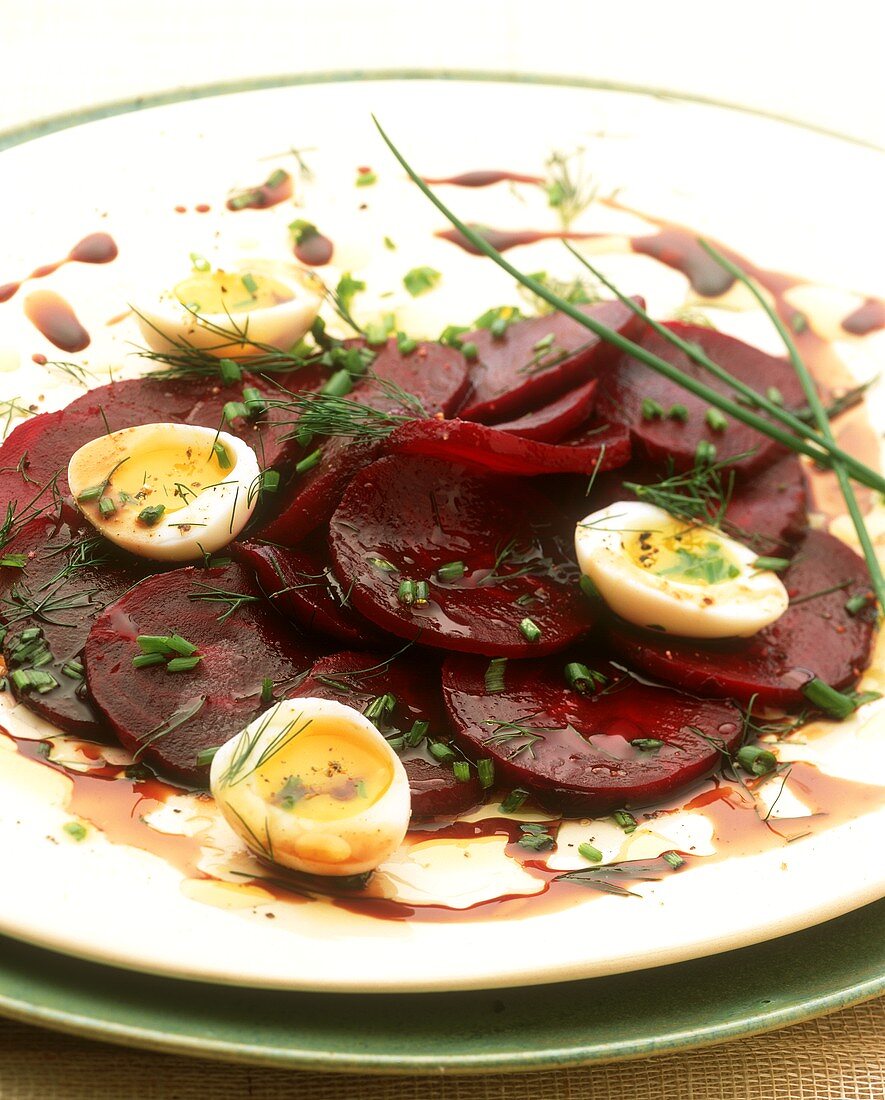 Beetroot salad with quail's eggs and balsamic dressing