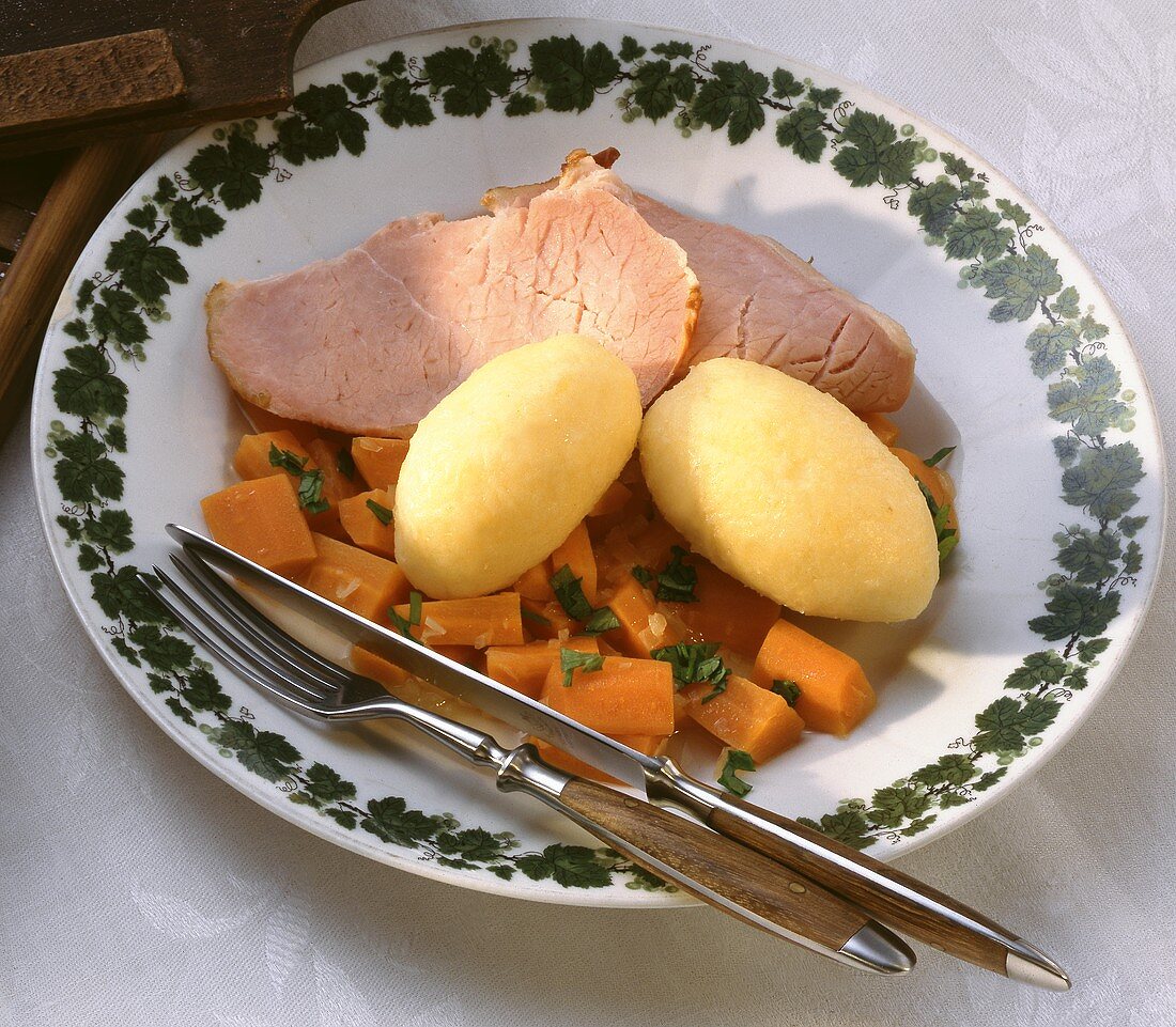 Motten & Klösse (carrots with smoked pork & dumplings, Hessen)