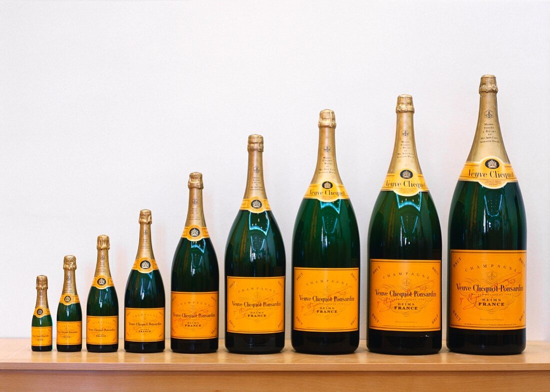 Die neun verschiedenen Champagner-Flaschengrössen