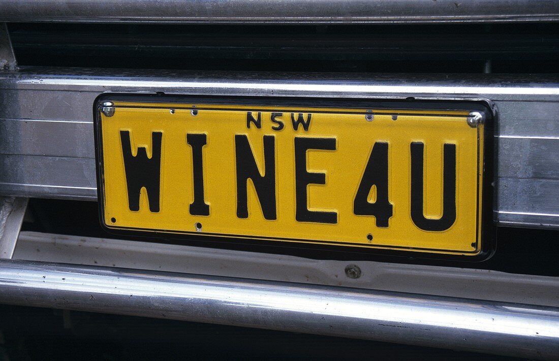 Originell: Nummernschild mit 'Wine for U',Griffith,Australien