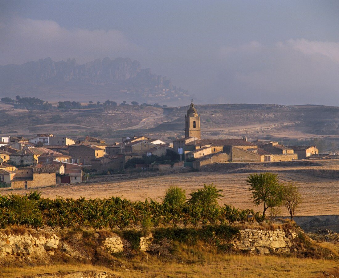 Das Dorf Fonzaleche, im Westen von Haro, Rioja, Spanien