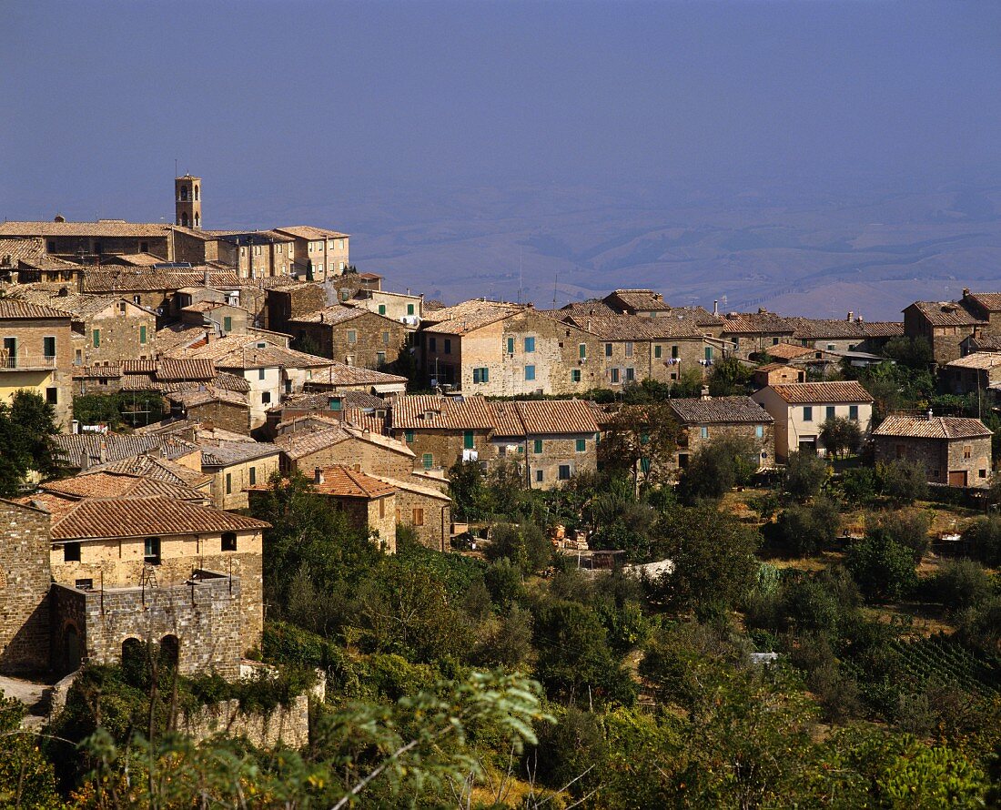 Der berühmte Weinort Montalcino in der Toskana, Italien