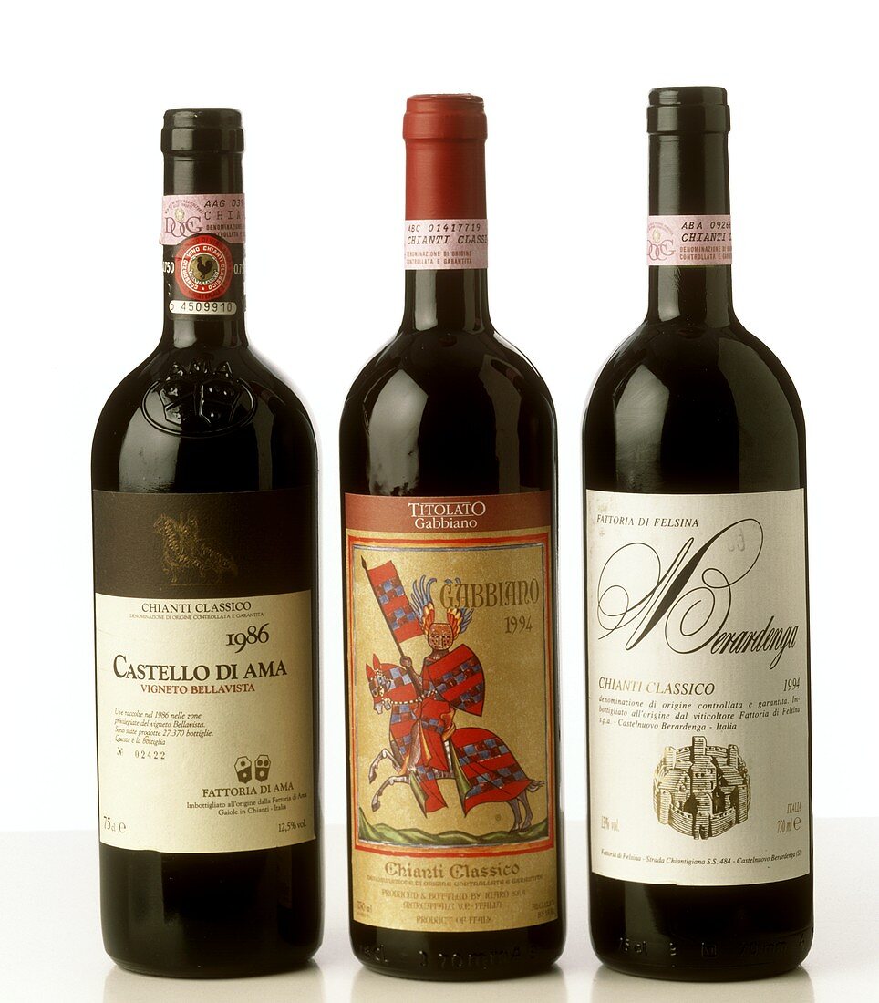 Drei Flaschen Chianti Classico aus der Toskana, Italien