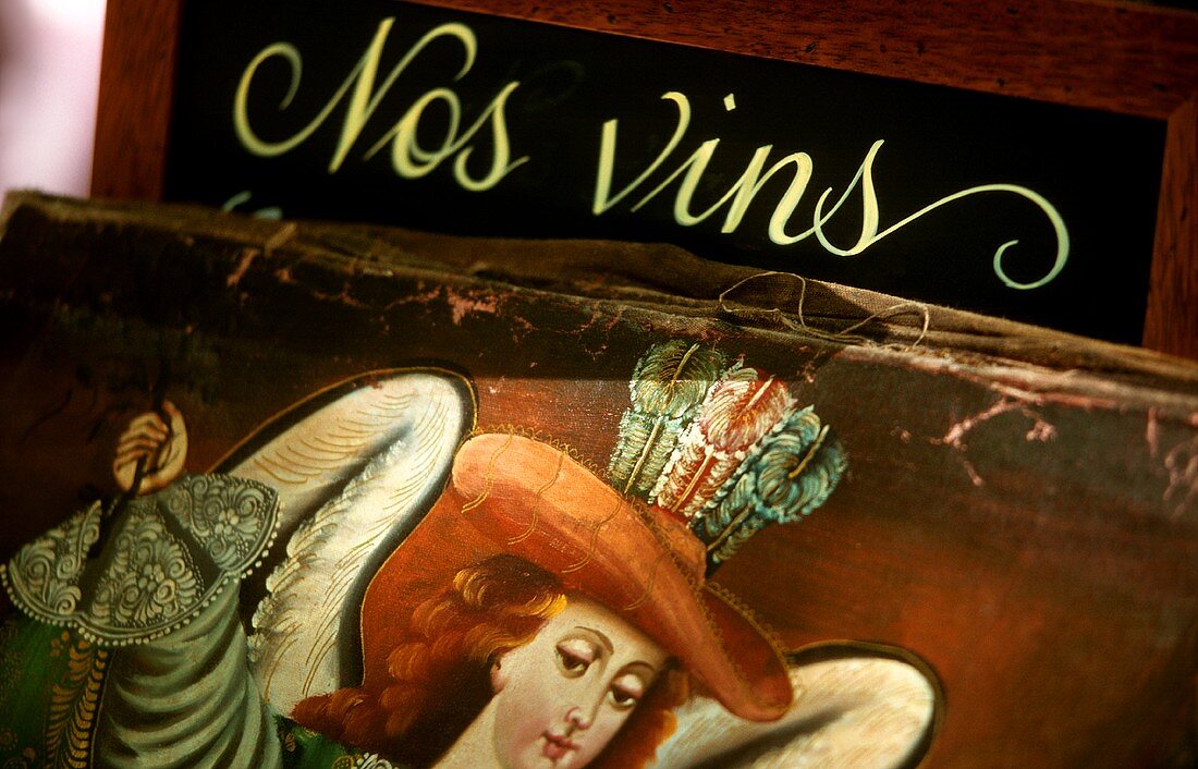 Nostalgisches Weinschild mit Aufschrift 'Nos vins'
