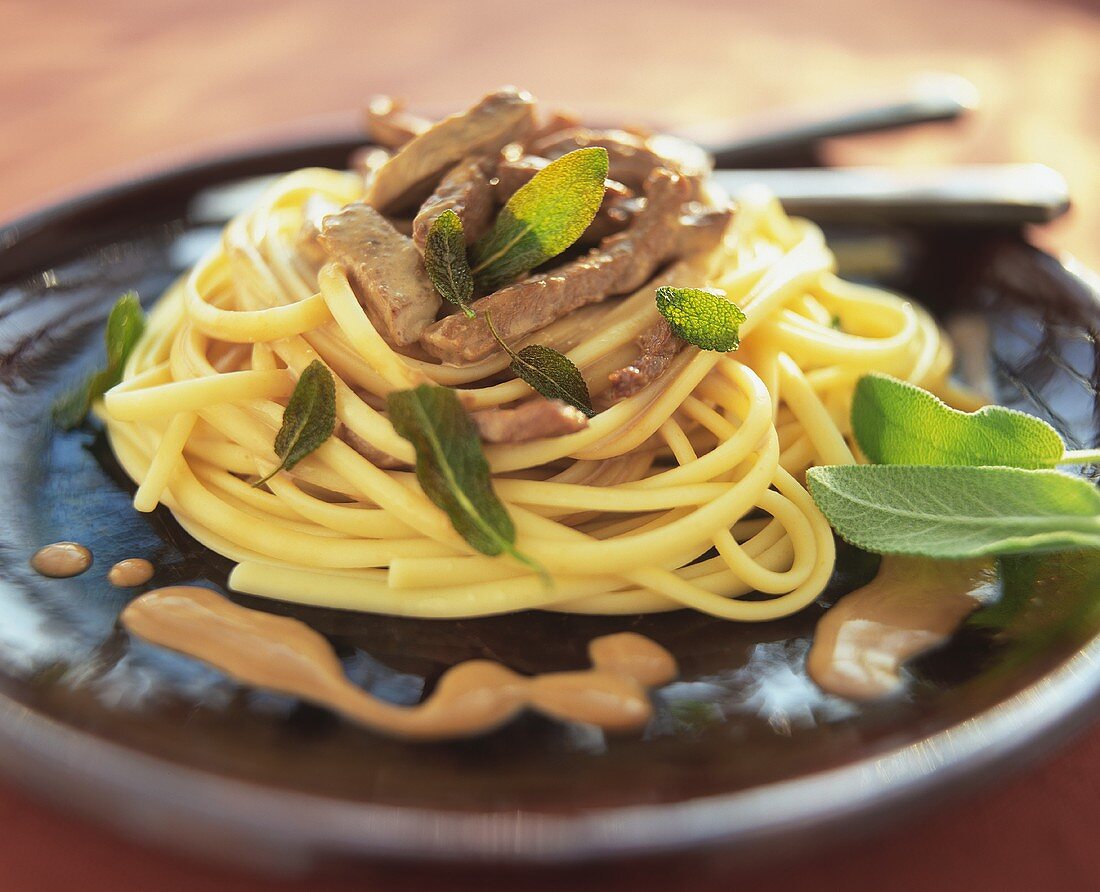 Spaghetti with finely chopped veal in mascarpone sauce