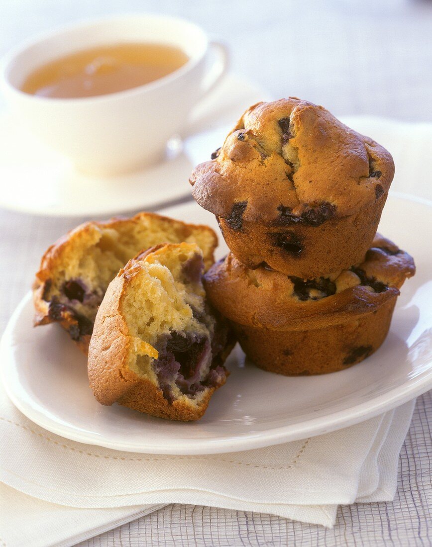 Blueberry Muffins und eine Tasse Tee